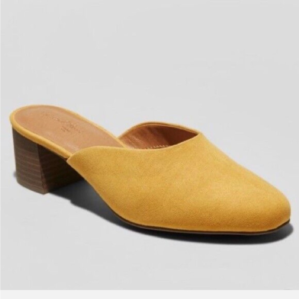 New in Box! Mustard Colored Mules in Suede Like Material with Block Heels Sz 5.5